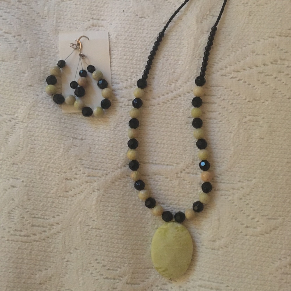 Necklace and earring set